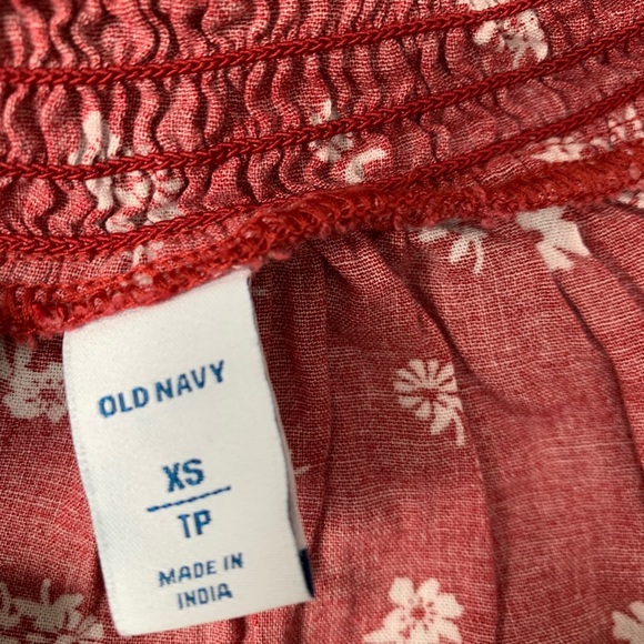 Cute ruffle sleeve top - Picture 2 of 2